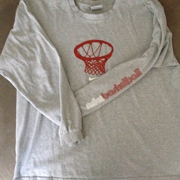 Long sleeved Nike tshirt.