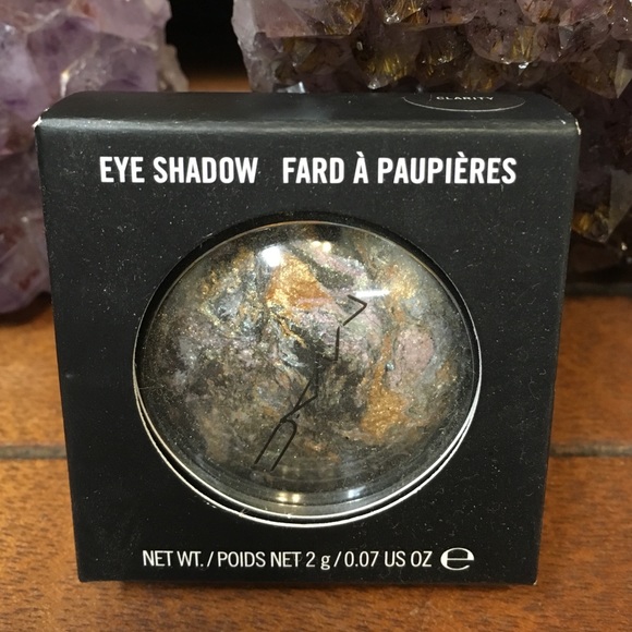 MAC mineral eyeshadow in clarity