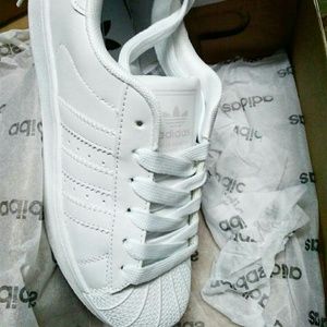 white adidas size 9.5w