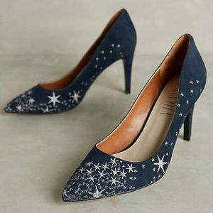 Navy pumps with star embroidery