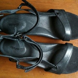 **FINAL OFFER**NWOT NEVER WORN Teva Wedge sandals