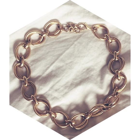 Gold chain chunky necklace.