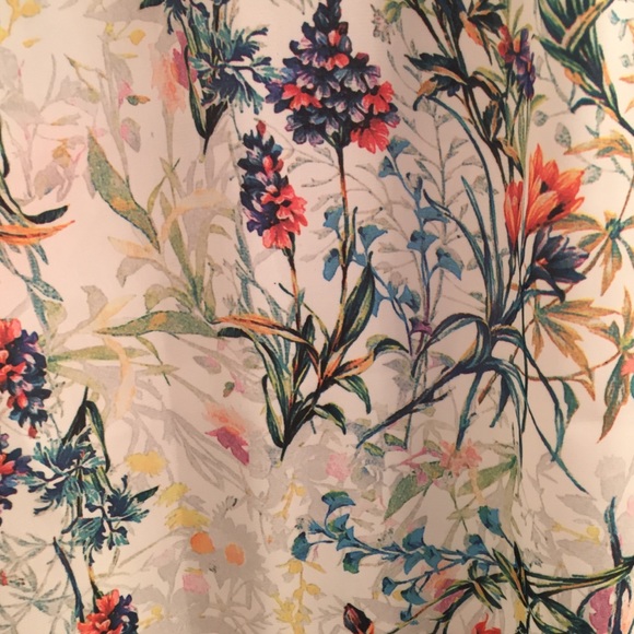 Philosophy Floral Top - Picture 6 of 7