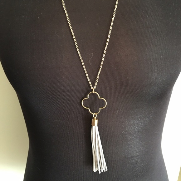 Jewelry - NWOT LOVELY TASSEL NECKLACE