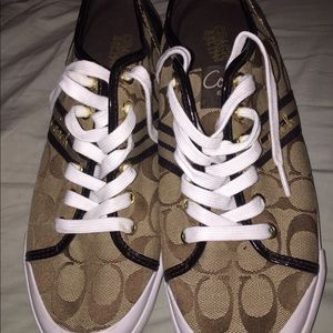 NWOT  Authenic size  9.5/10 Coach shoes