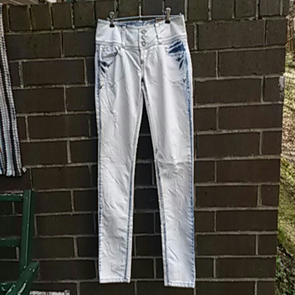 Almost Famous Premium Jeans - Picture 1 of 2