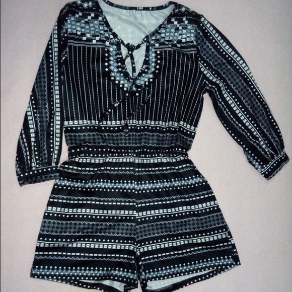 Classy and chic romper - Picture 3 of 3