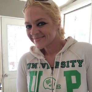 Meet your Posher, Hilary