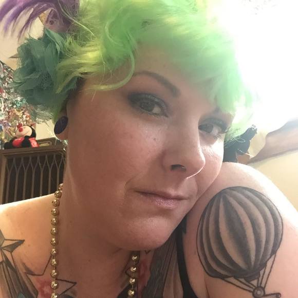 Hey Poshers! I’m Cori! Thank you for stopping by❣️ - Picture 3 of 17