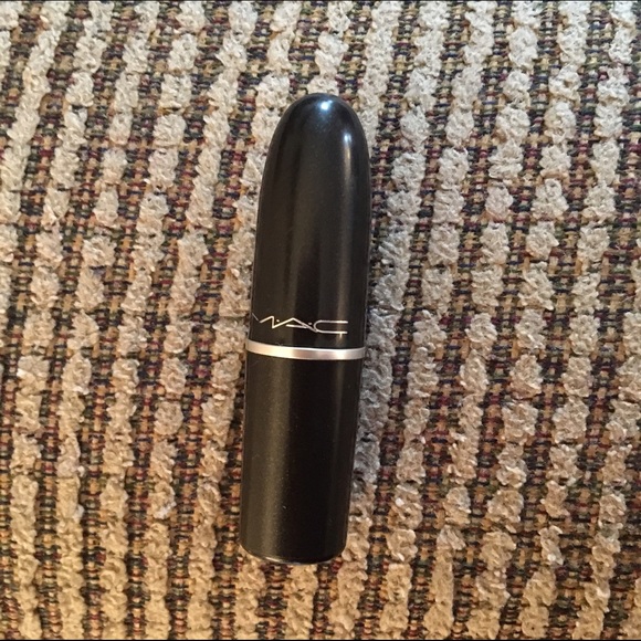 M.A.C Heroine Matte Lipstick