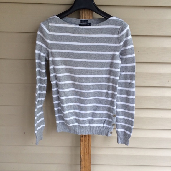 Fitted, cute Tommy Hilfiger sweater