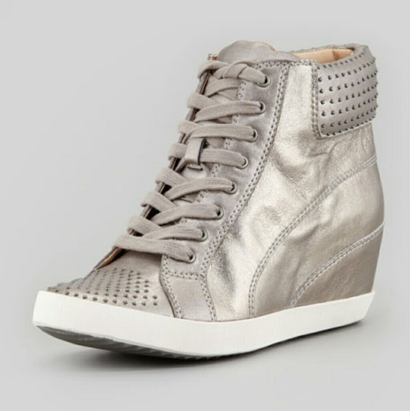 Splendid

Helsinki Studded Wedge Sneaker, Pewter
