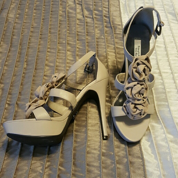 Vera Wang High Heels