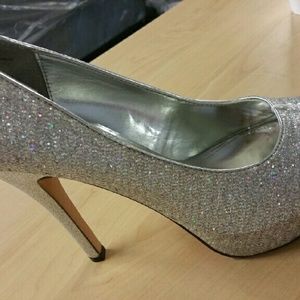 Worthington silver prismatic size 9M  women's