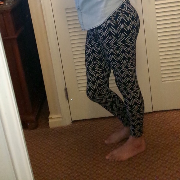 VS Pink Size:M Aztec B/W Legging