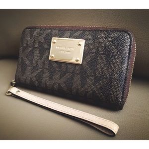 ❌SOLD❌Michael Kors multifunction phone case