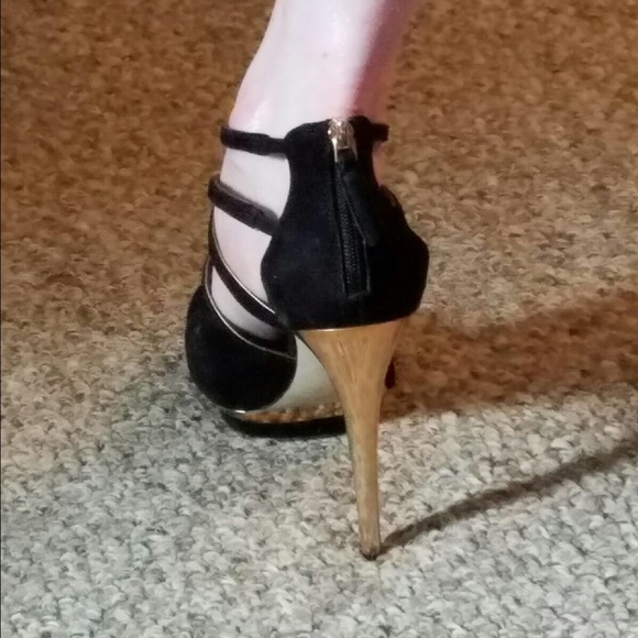 EUC BCBG suede heels
