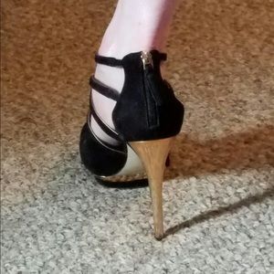 EUC BCBG suede heels