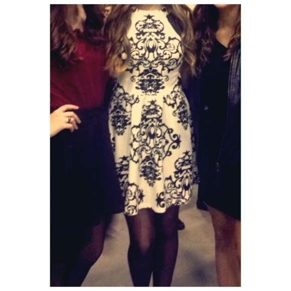 Dress. - Picture 2 of 3