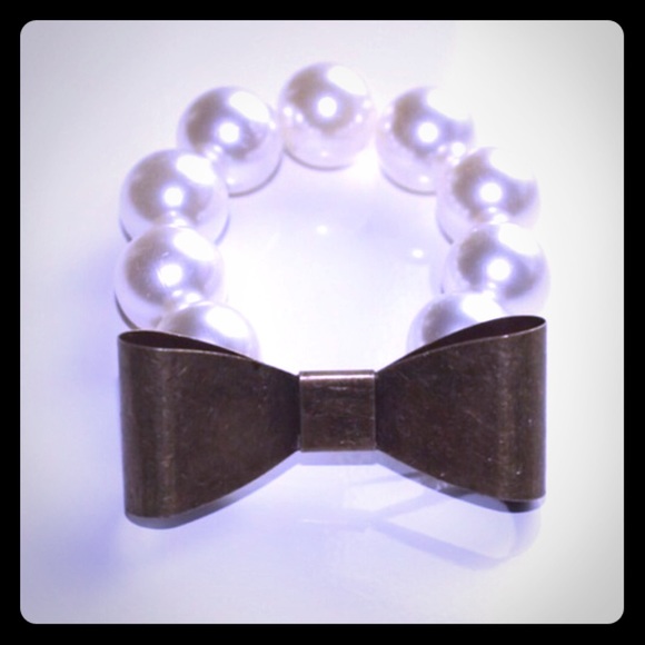Bow/Pearl Bracelet - Picture 2 of 2