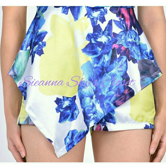 NWOT Floral print jumpsuit shorts - Picture 3 of 4