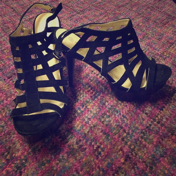Wet Seal Woman's Size:10 Black Strap Heel