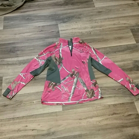 Realtree pull over wind and water resistant