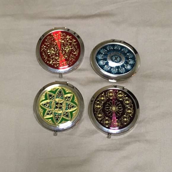 Compact Mirror - Picture 3 of 4