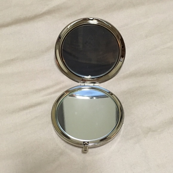 Compact Mirror - Picture 4 of 4
