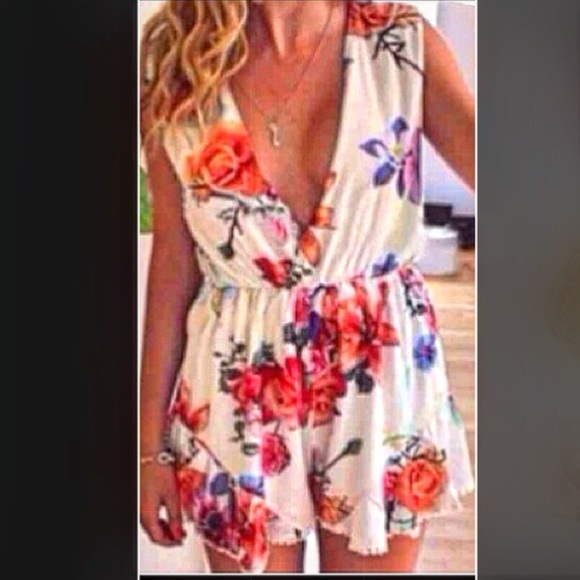 FLORAL SHORTS ROMPER - Picture 5 of 5