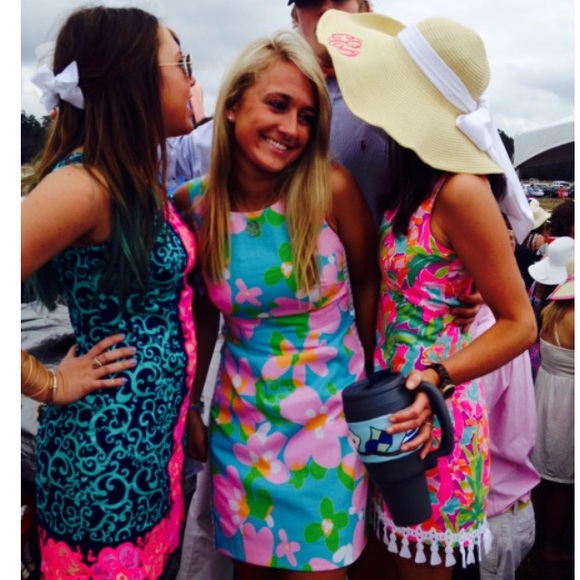 NOT SELLING!!!Need help finding the dress on right - Picture 1 of 1