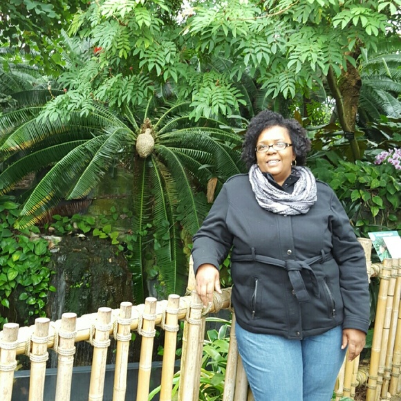 Meet your Posher, Vickie - Picture 1 of 1