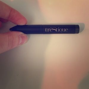 Green eye shadow crayon by Tre'Stique