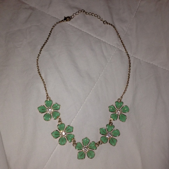 Cute Emerald flower necklace