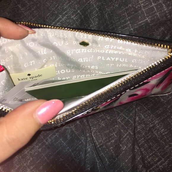 *SOLD* Kate Spade floral Wristlet - Picture 3 of 3