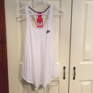 Nike sports top- never worn- NWT