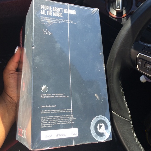 Beats Solo 2, New in Box - Picture 2 of 3