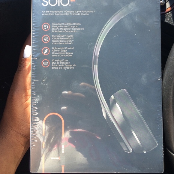 Beats Solo 2, New in Box - Picture 3 of 3