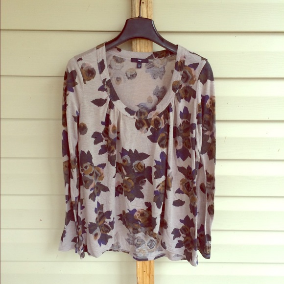 XS Long sleeve flowy Gap shirt.