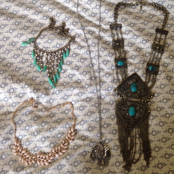 Necklace bundle 💁🏻 - Picture 2 of 2