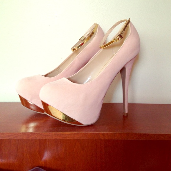 Brand new, never worn, Shoedazzle heels.