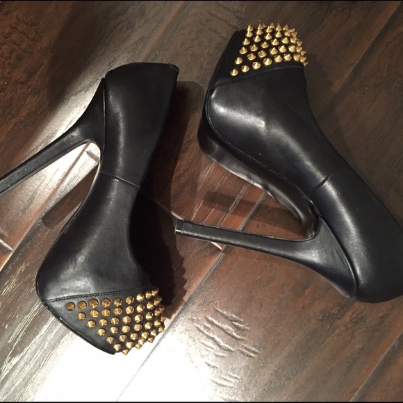 Steve Madden Black Studded Pumps - Picture 2 of 4