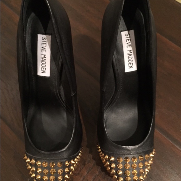 Steve Madden Black Studded Pumps - Picture 3 of 4