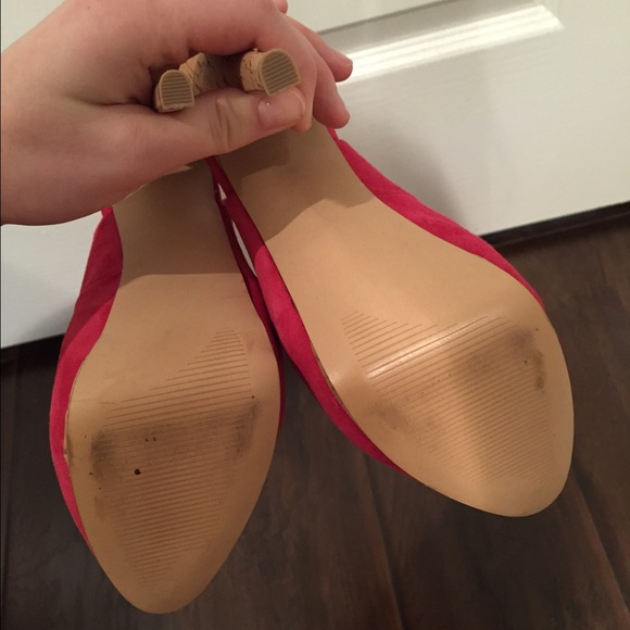 Steve Madden Red Suede Cork Heeled Pumps - Picture 3 of 4