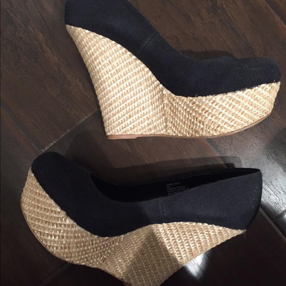 Steve Madden Black Wicker Wedges - Picture 3 of 4