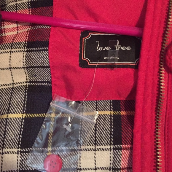 Red vest - Picture 2 of 3