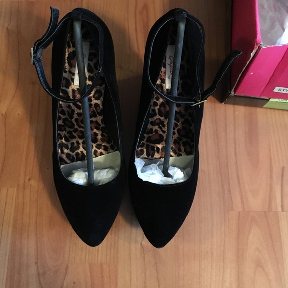 NWT Black Velvet Ankle strap wedges 8.5 USA - Picture 3 of 3