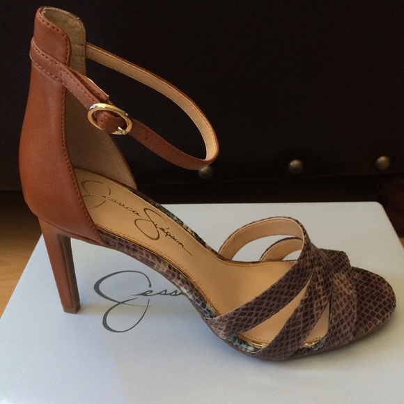 Jessica Simpson heels size 8
