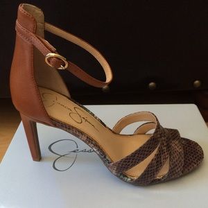 Jessica Simpson heels size 8