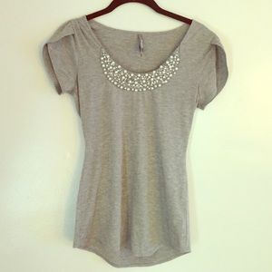 No flaws! Beaded neckline top 💞